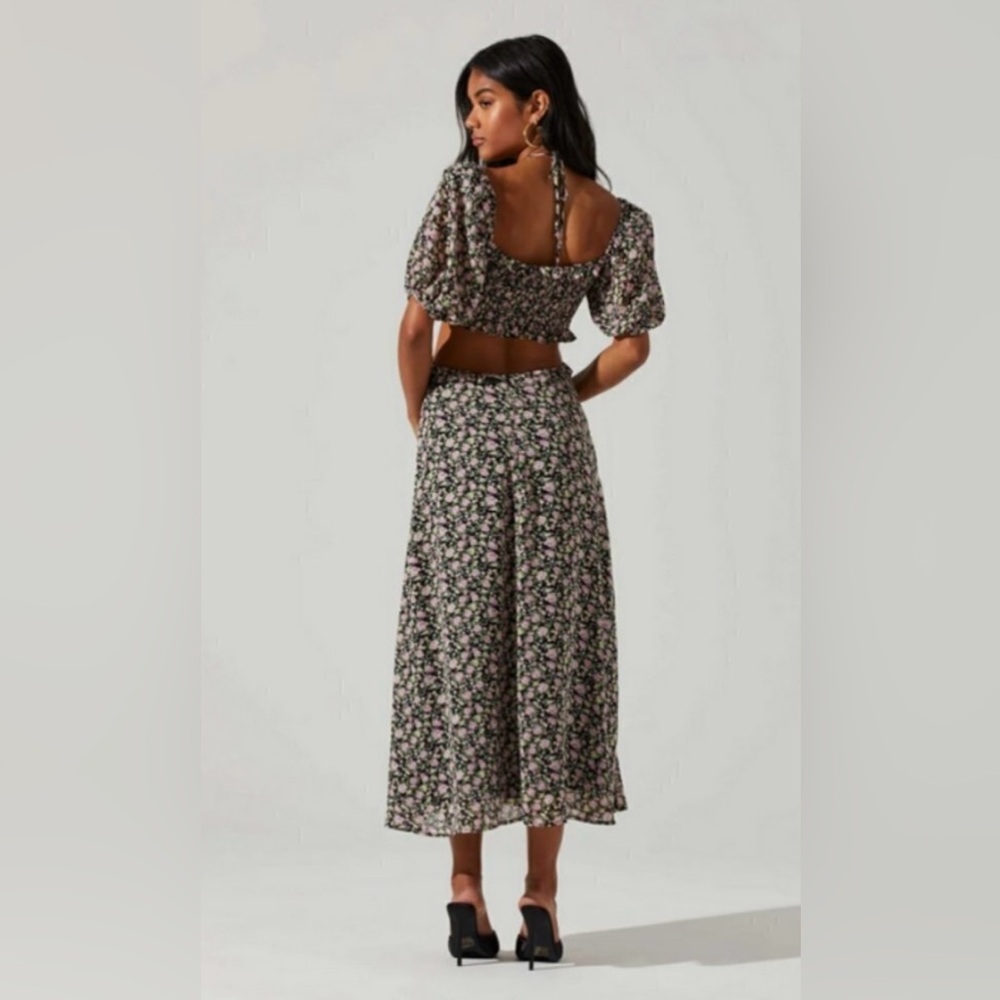 ASTR Floral Ruffle Cutout Midi Dress - Picture 4 of 6